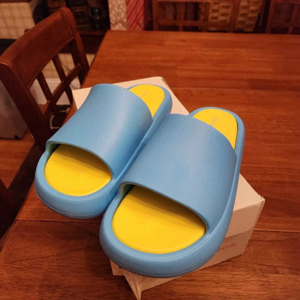 beach slides by j slides blue/ yellow Squish sandals size 8M